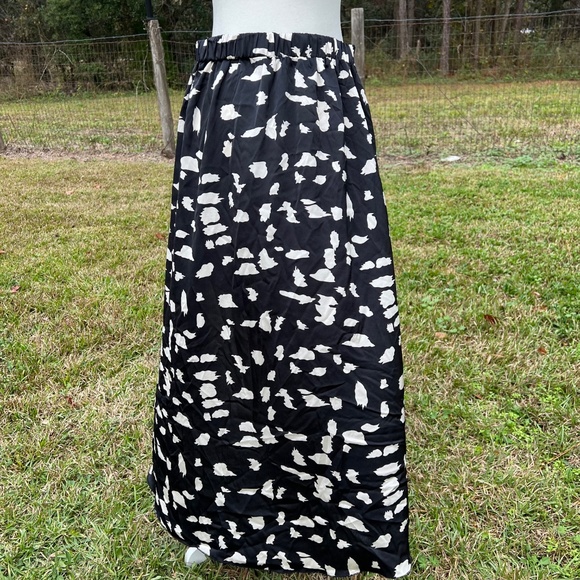 LAST CHANCE 7/31 High-low Asymmetrical Skirt - Picture 4 of 6